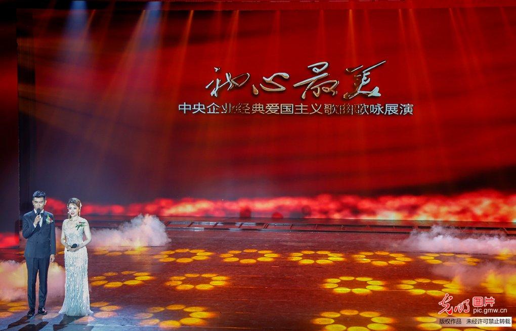 华阳街道:加装防护栏,系牢村道“安全带”